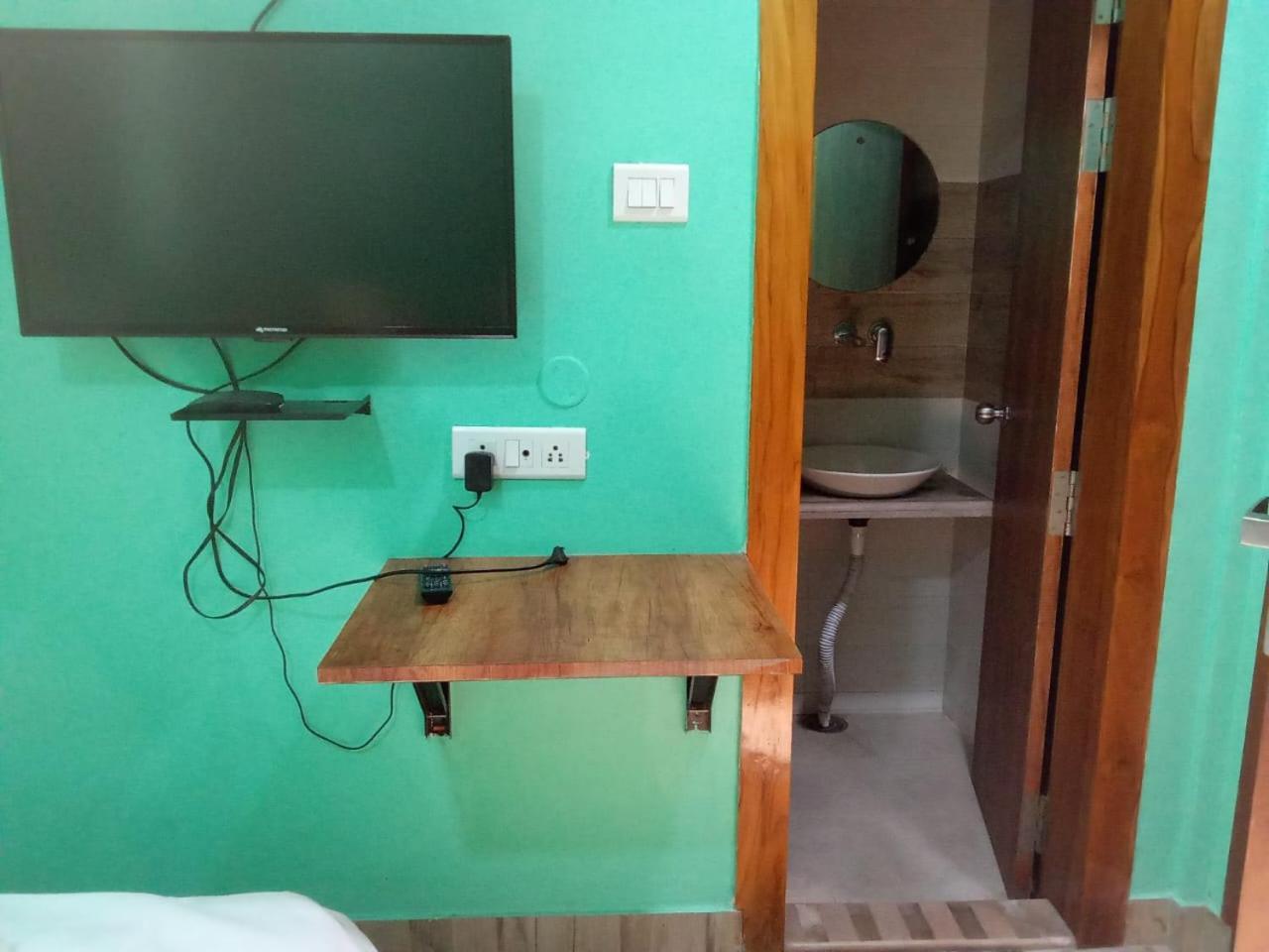 גווהטי Serenity Inn And Grill מראה חיצוני תמונה