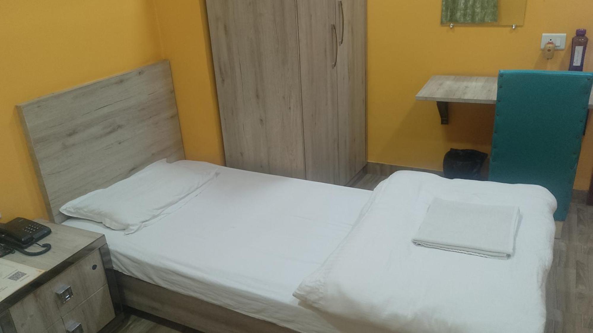 גווהטי Serenity Inn And Grill מראה חיצוני תמונה